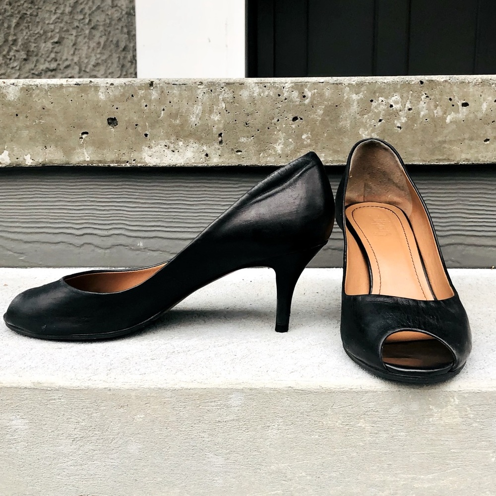 Zilian Leather Peep-Toe Pumps